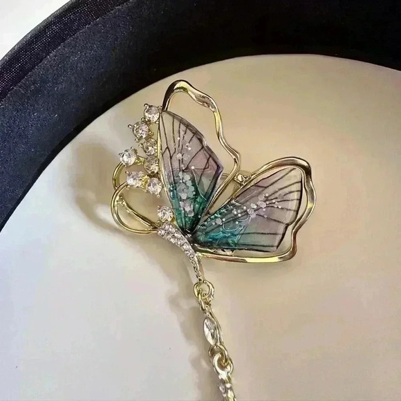 Luxury Gradient Butterfly Brooch - Picture 7 of 9